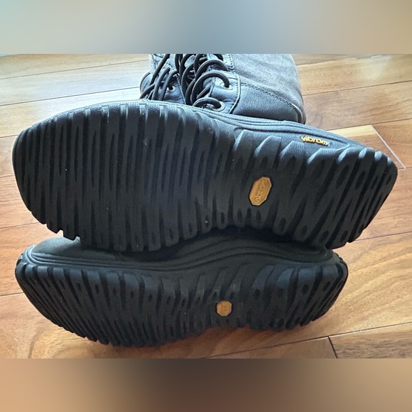 UGG Adirondack Winter Boots - Picture 5 of 8